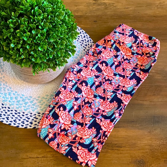 Lularoe Pattern Leggings (OS) Fits Pants Size 0-10 - Picture 1 of 4